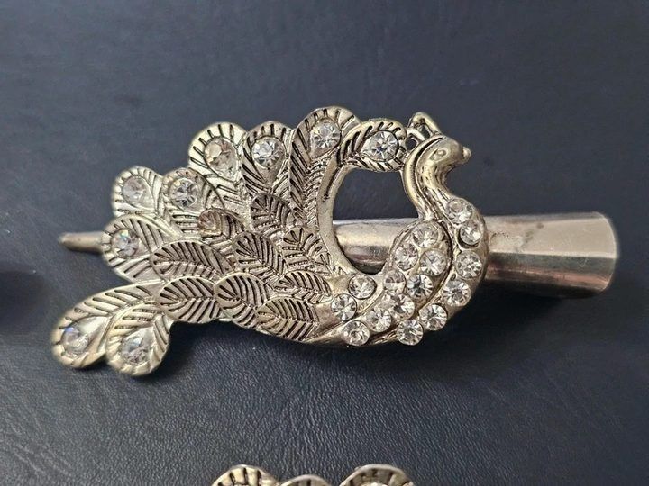 Peacock-Shaped Hair Clips image 3