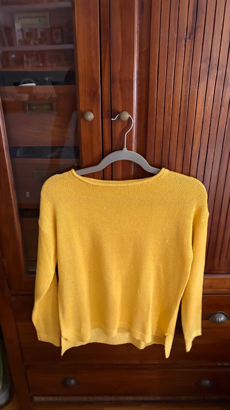 Immagine di Yellow Knitted Sweater 1
