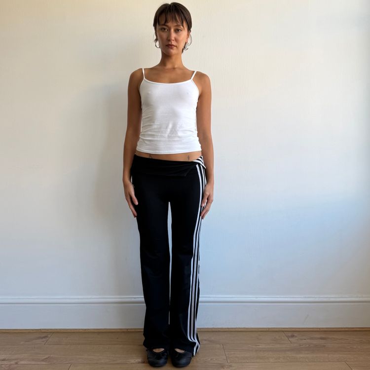 Black Adidas fold waist yoga pants - Size M imagen 1