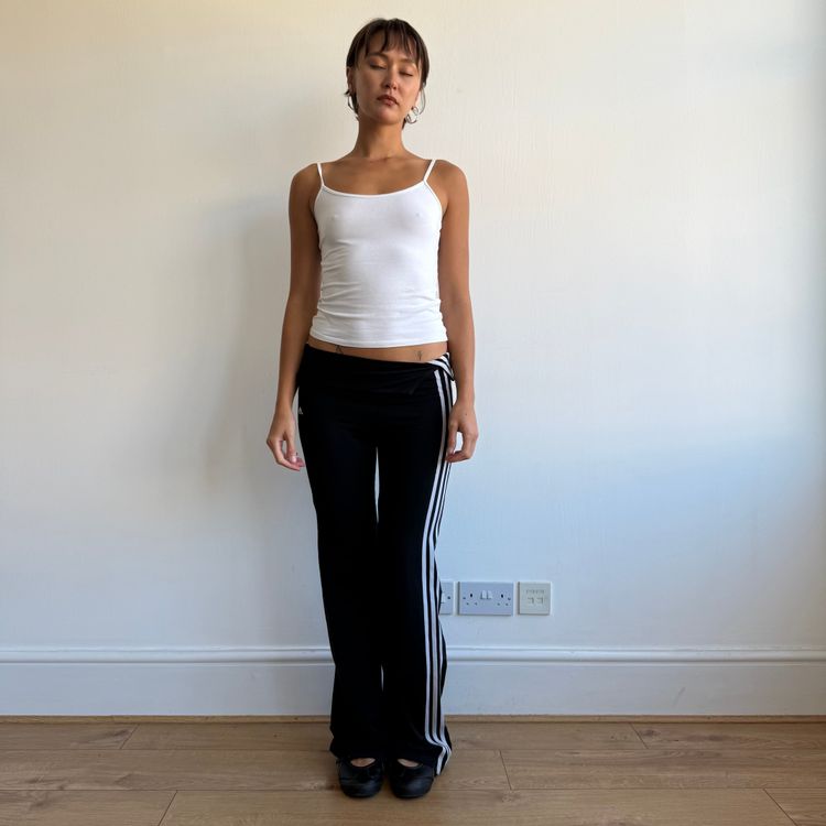 Immagine di Black Adidas fold waist yoga pants - Size M 2