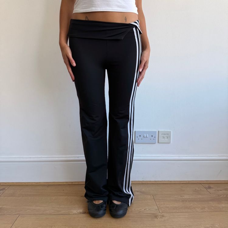 Immagine di Black Adidas fold waist yoga pants - Size M 11