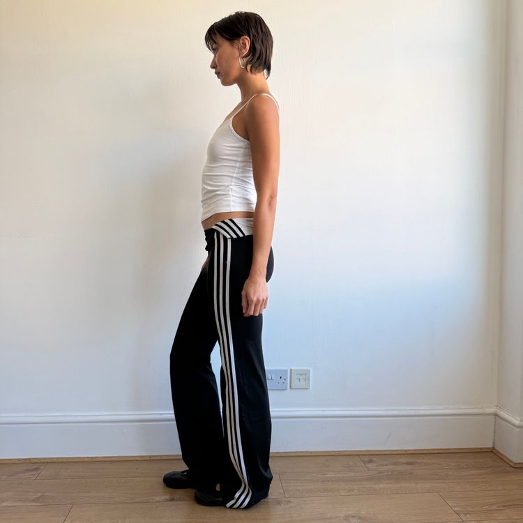 Immagine di Black Adidas fold waist yoga pants - Size M 6