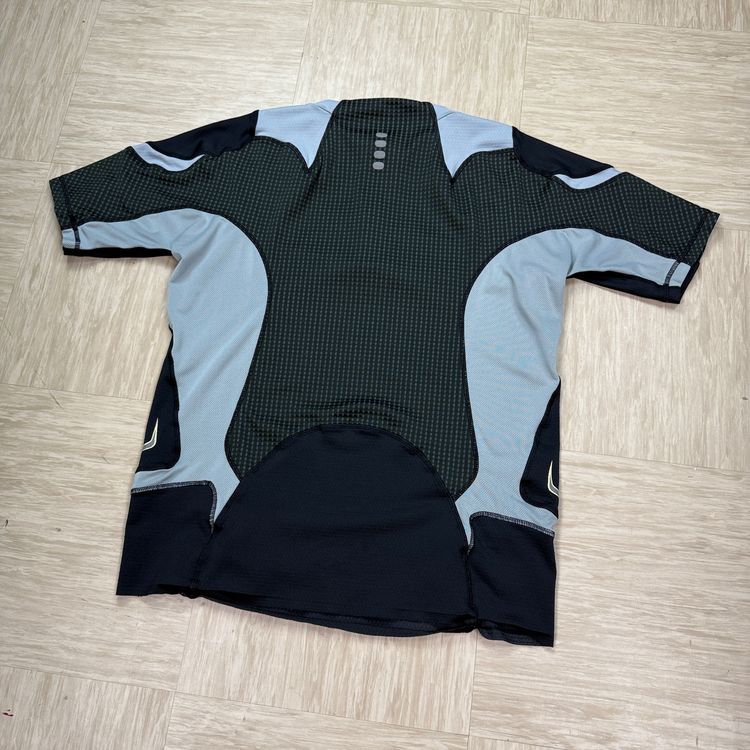 Nike 2000's technical panelled dri-fit active tee (L) 14