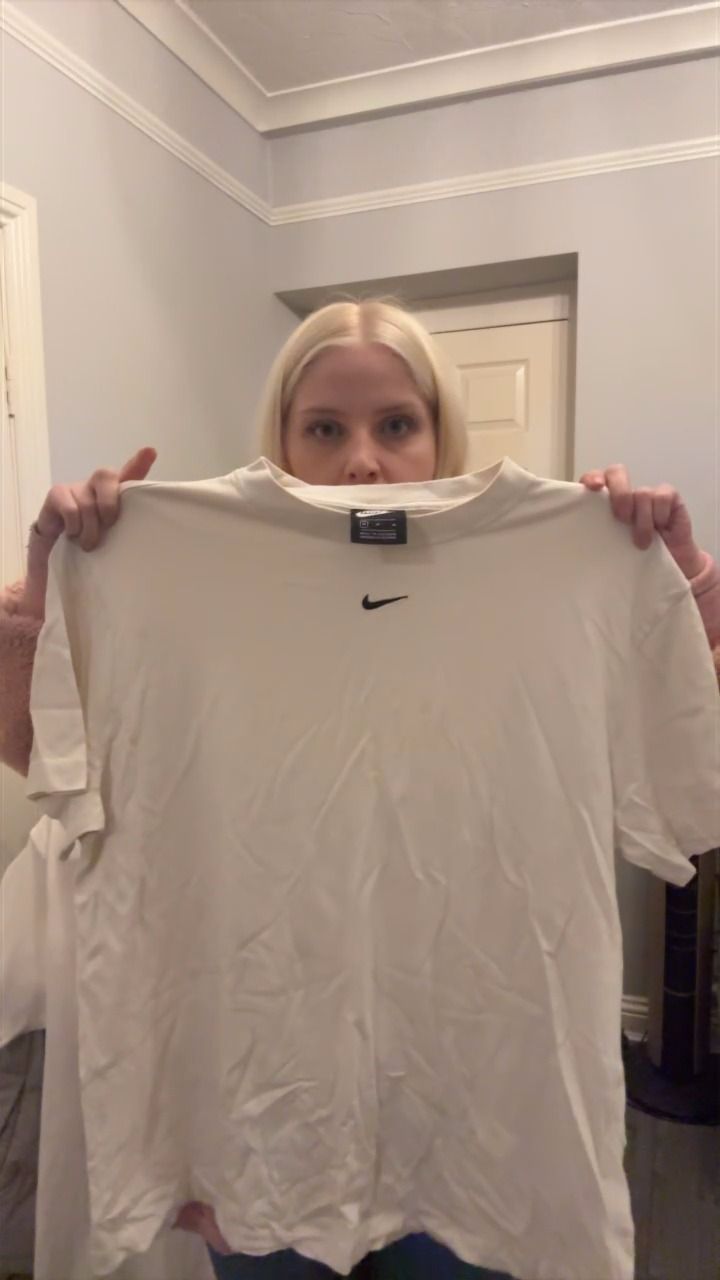 Nike size medium nike tee product image