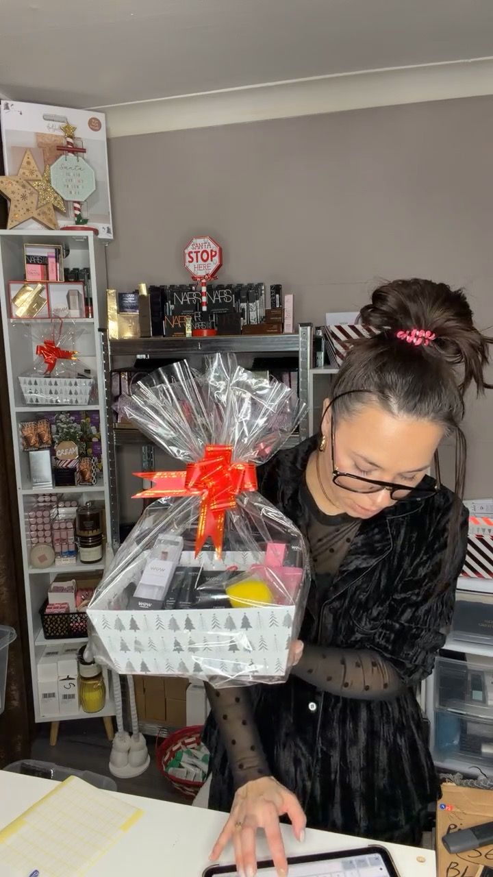 Other 11 pcs hamper product image