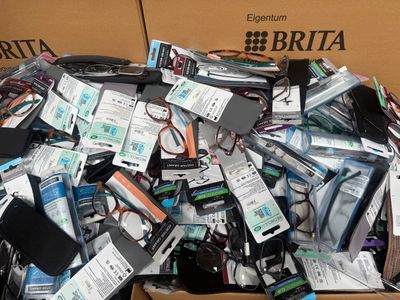 20 Assorted Reading Glasses And Accessories