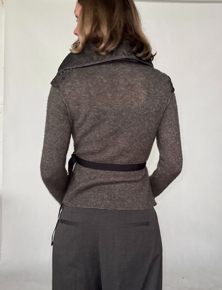Immagine di quilted jacket with knit sleeves and belt 5