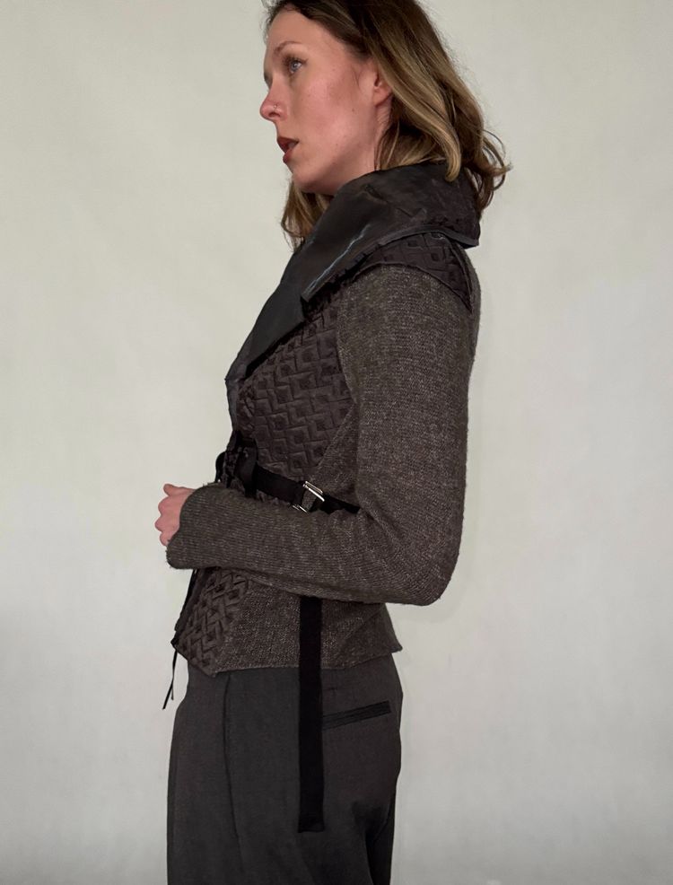 Immagine di quilted jacket with knit sleeves and belt 6