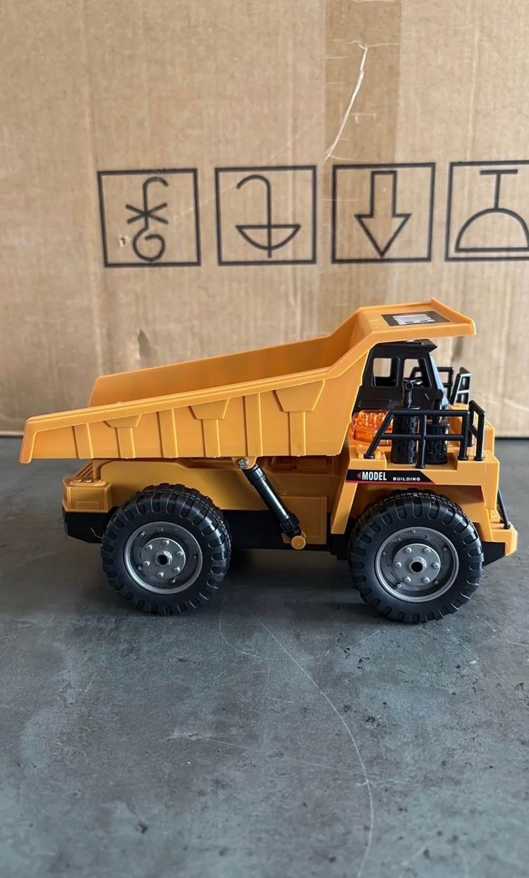 Engineering Vehicle Dump Truck Remote Control image 3