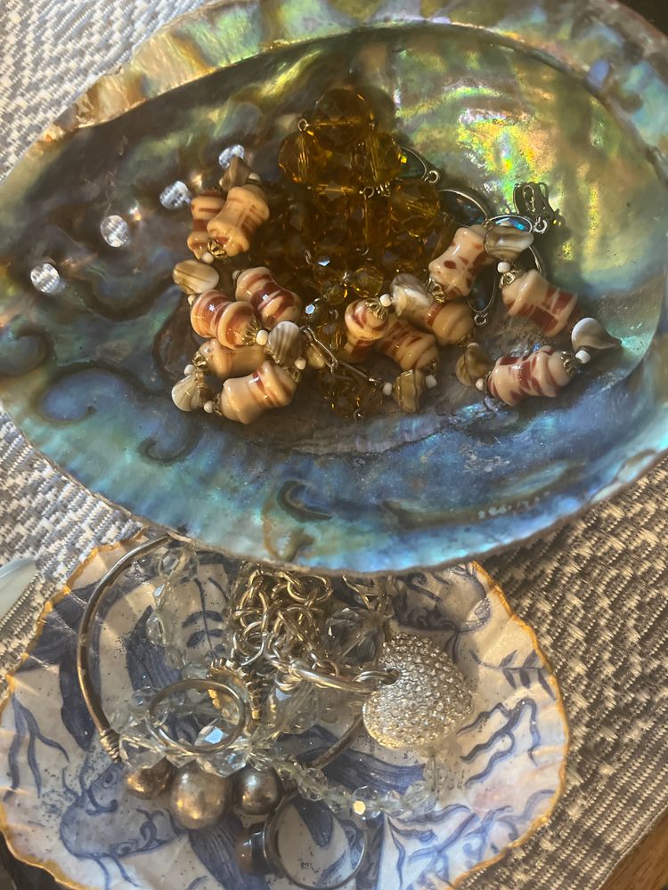 Unknown item of jewelery product image