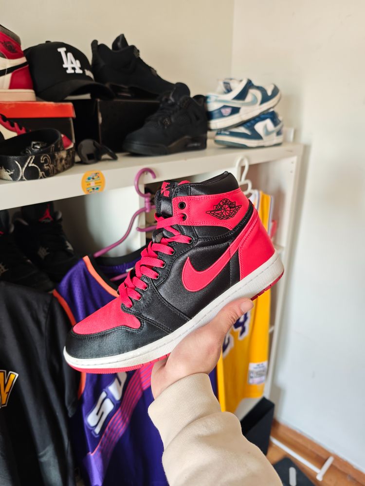 Nike Air Jordan 1 High satín Bred 