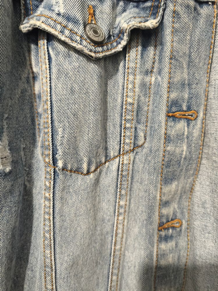 Pull&Bear Distressed Denim Jacket obraz 2