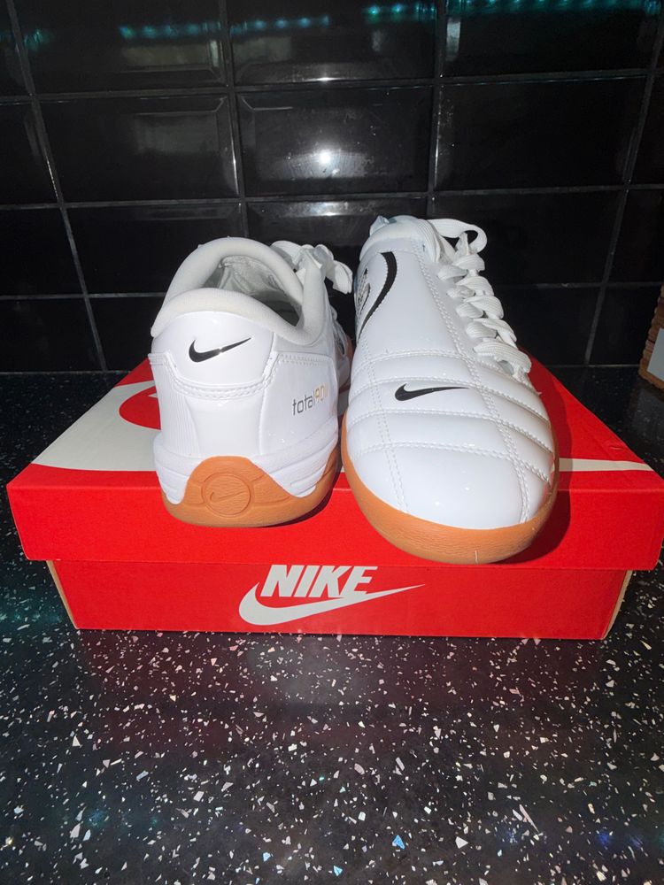 Immagine di Nike T90 Indoor Soccer Shoes 3