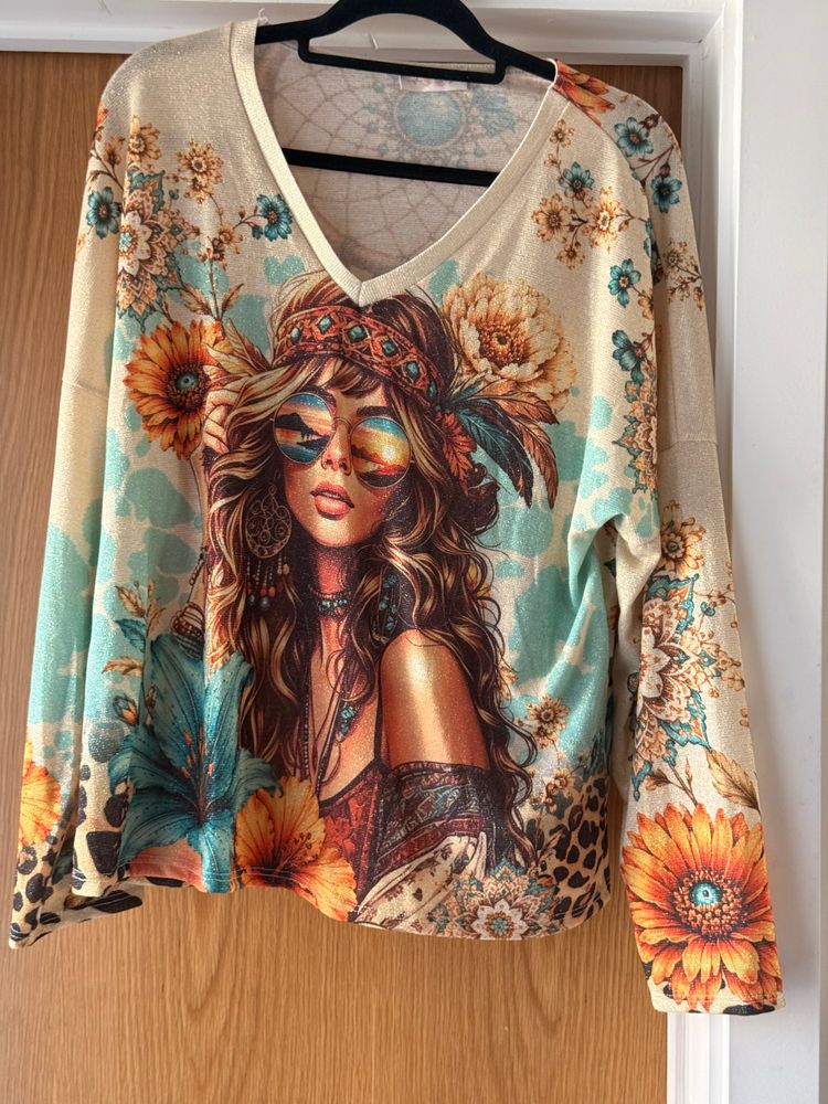 Long Sleeve V-Neck Top With Boho Graphic Print image 4
