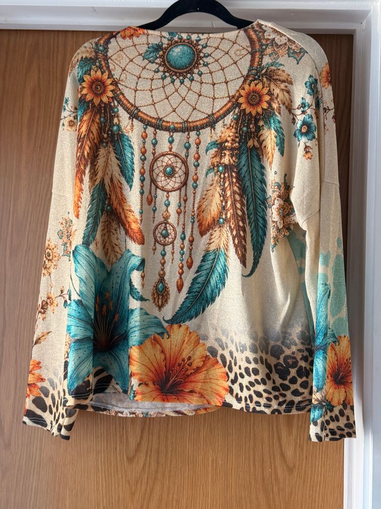 Long Sleeve V-Neck Top With Boho Graphic Print image 10