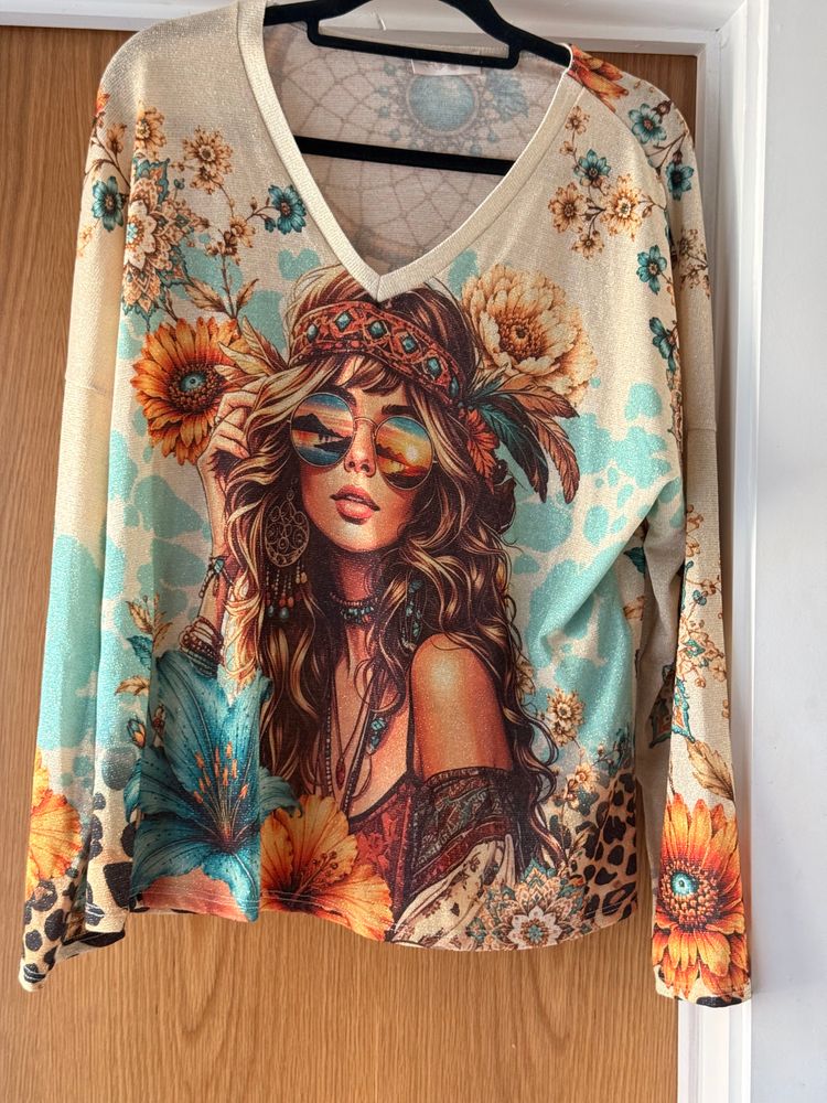 Long Sleeve V-Neck Top With Boho Graphic Print image 7