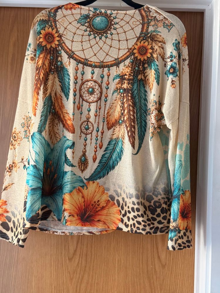 Long Sleeve V-Neck Top With Boho Graphic Print image 3