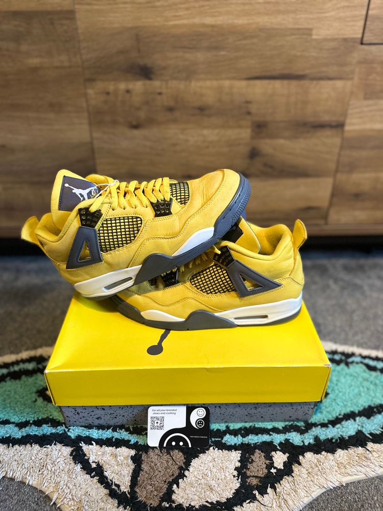 Nike Air Jordan 4 “Lightning” U.K. 9 obraz 2