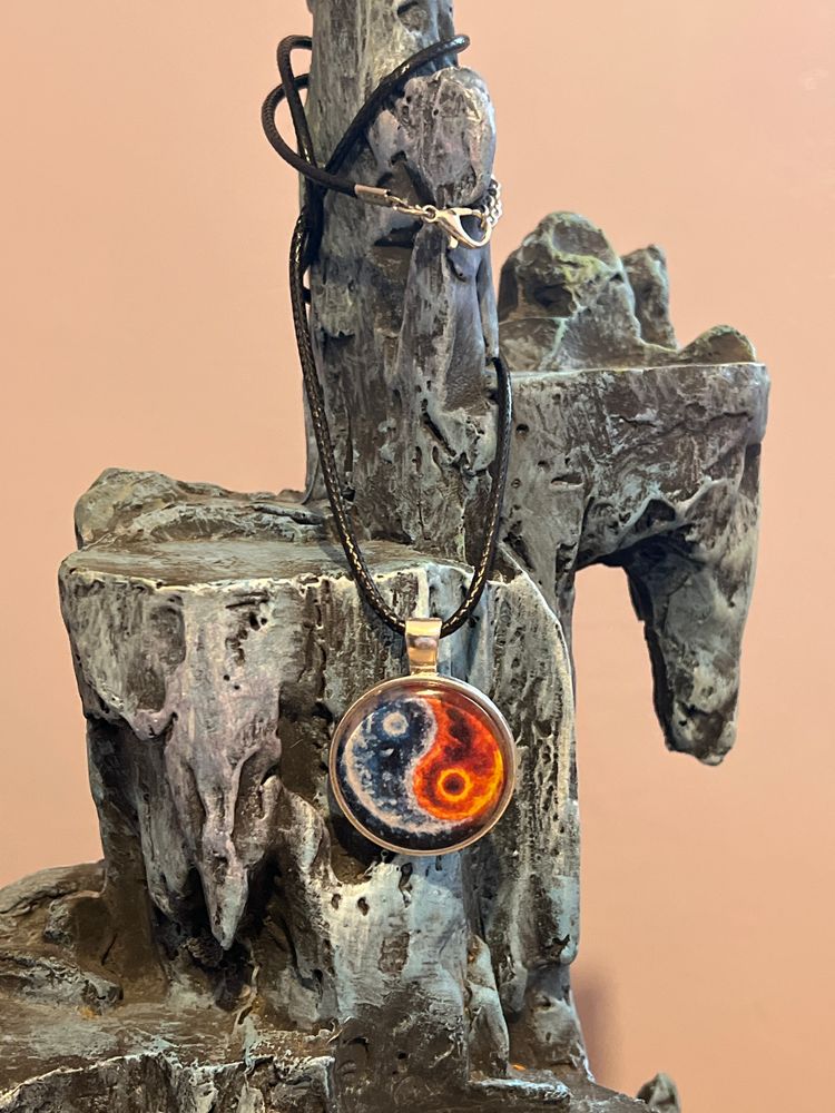 BRAND NEW GLASSS Yin Yang Pendant Necklace