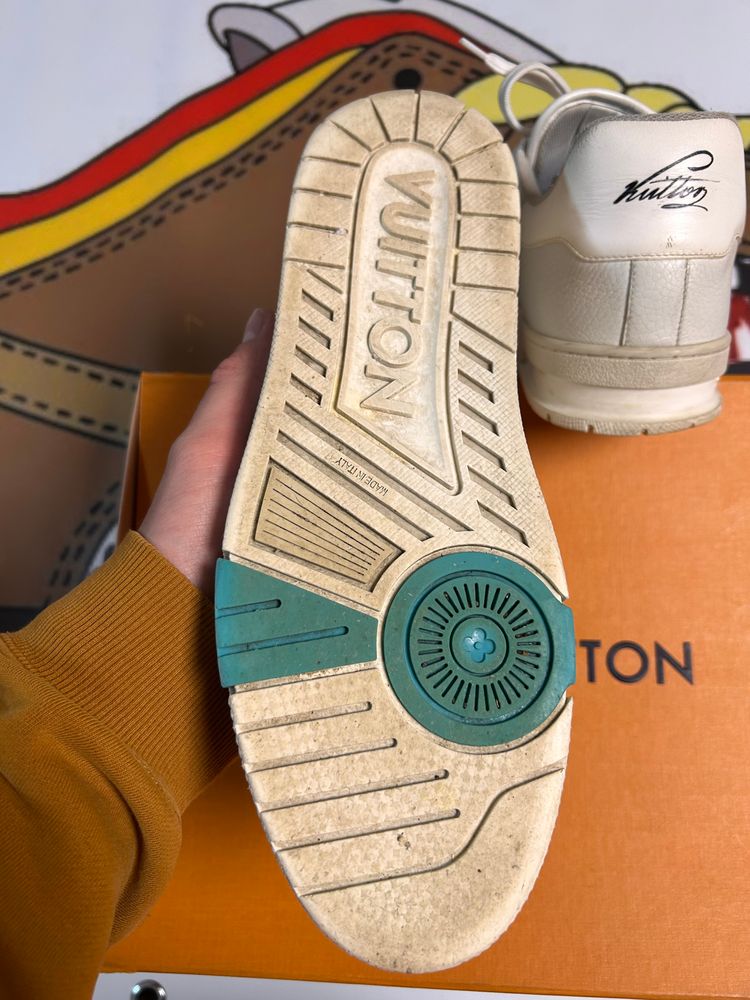 Louis Vuitton Trainer  White Leather 8.5 image 5