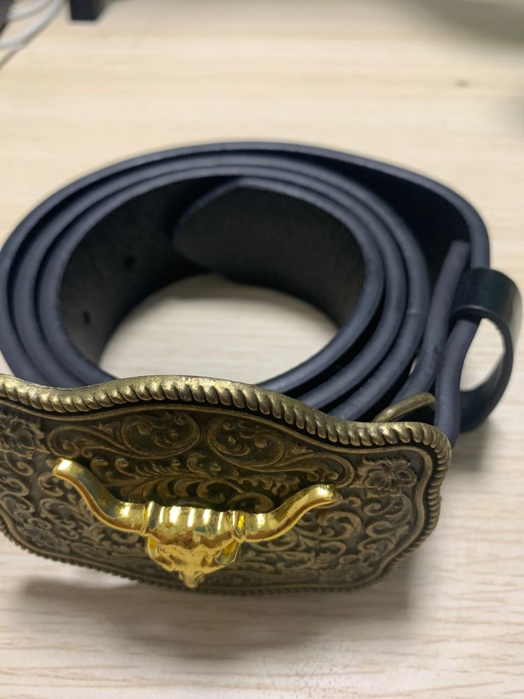 Immagine di Black Belt With Ornate Gold Buckle 1
