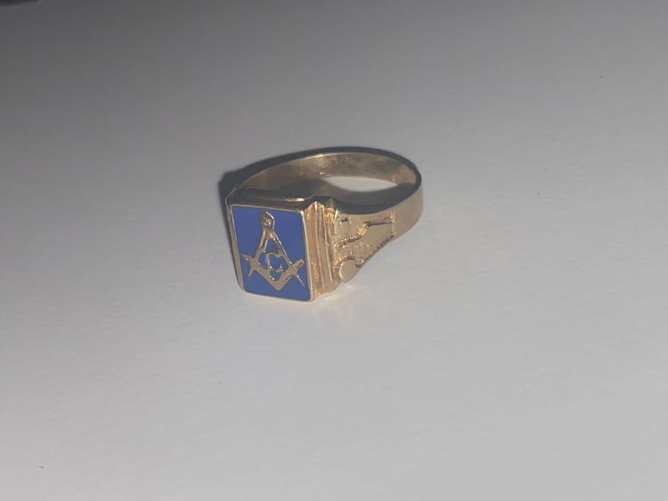 9ct Gold Ring With Blue Square Emblem  2