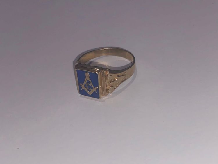 9ct Gold Ring With Blue Square Emblem  3