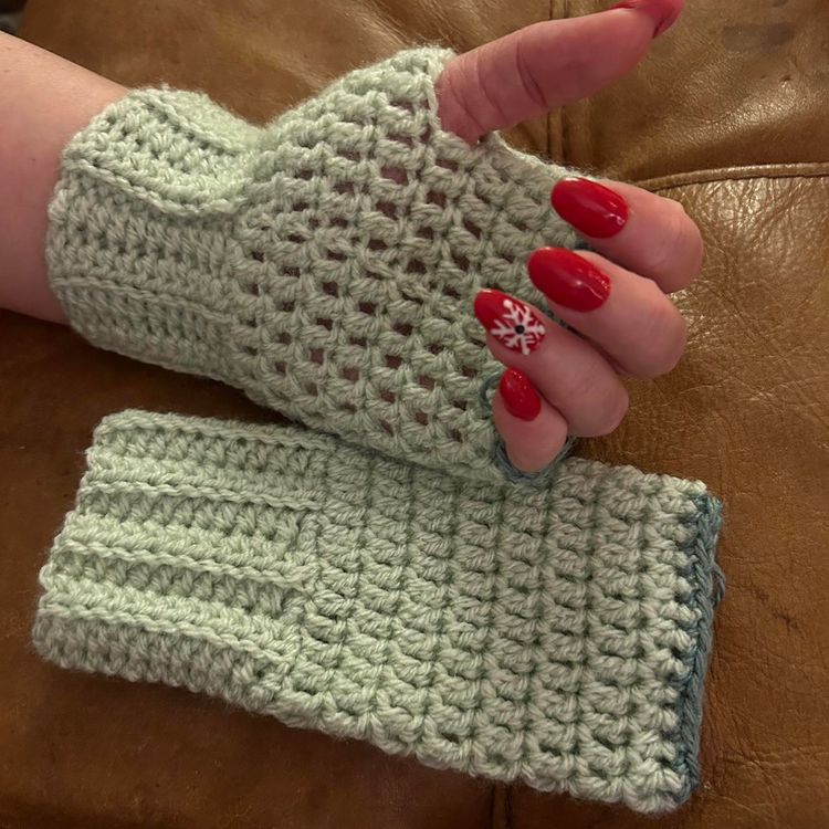 Crocheted Fingerless Gloves imagen 2