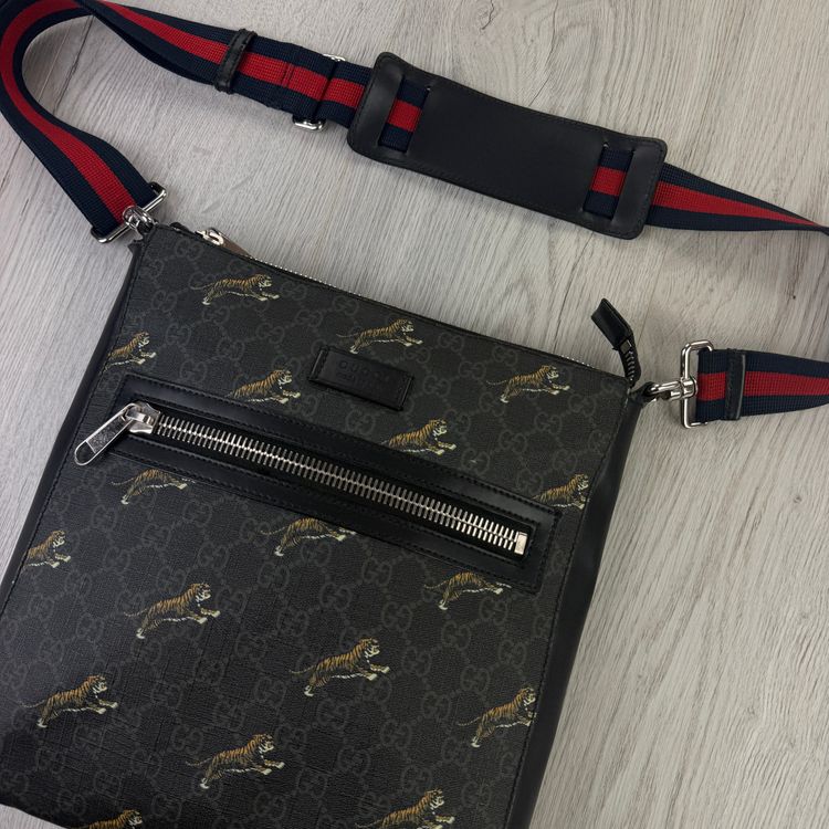 Gucci Men’s Large GG Supreme Tigers Messenger Bag obraz 9