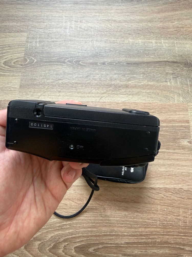 Black Olympus AF-1 Twin 35mm Point-and-shoot Film Camera image 4
