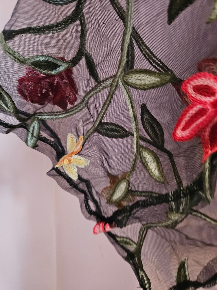 Black Dress With Floral Embroidered Mesh Sleeves obraz 8