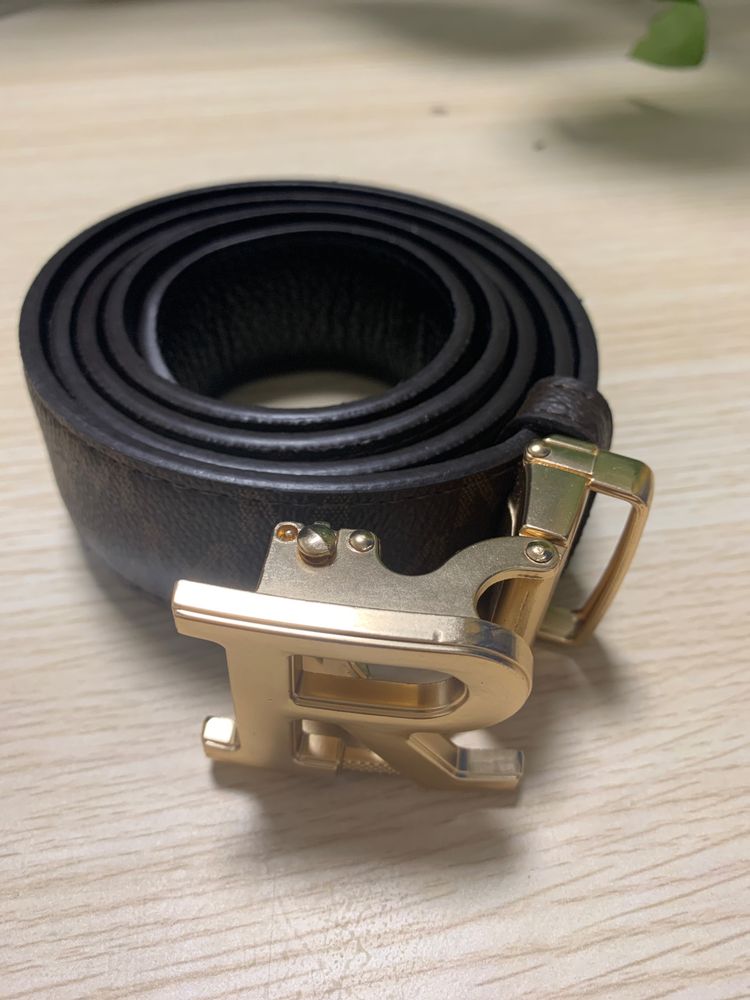 Immagine di Brown Leather Belt With Gold Buckle 1