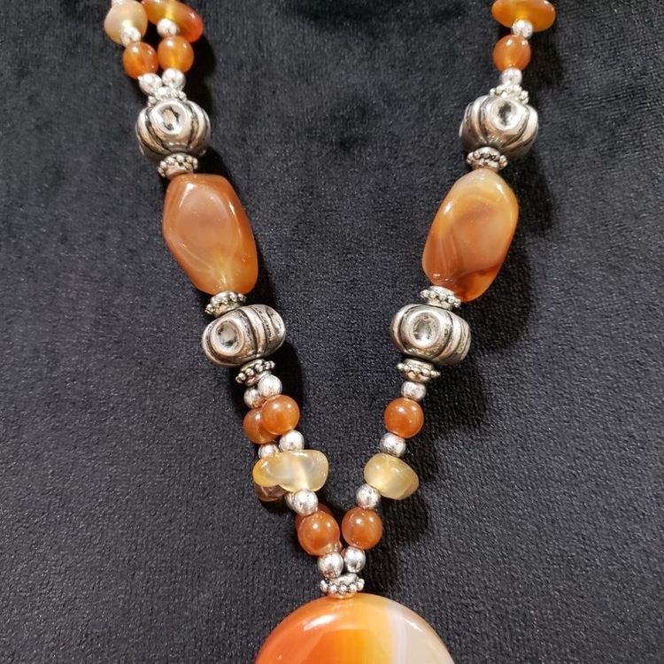 Beaded Necklace With Orange And Silver Beads obraz 4