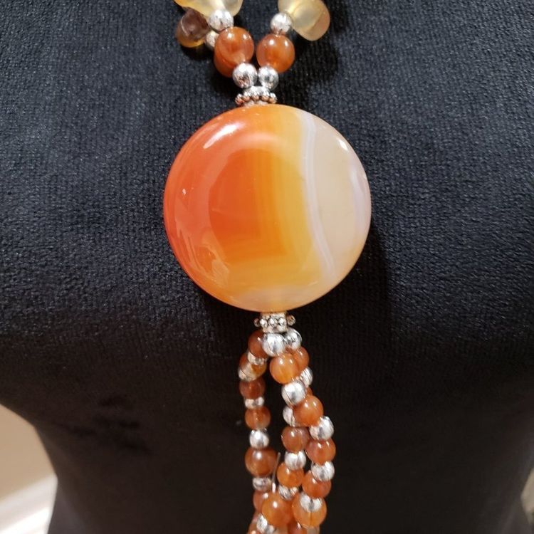 Beaded Necklace With Orange And Silver Beads obraz 2