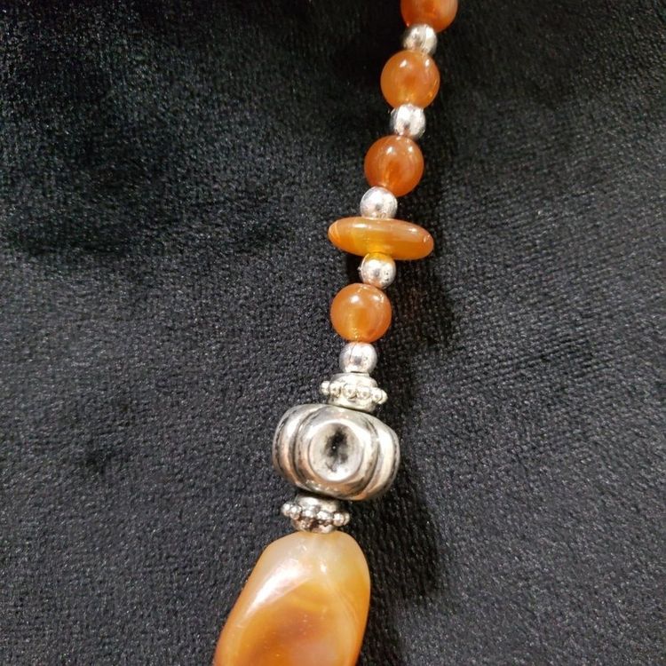 Beaded Necklace With Orange And Silver Beads obraz 6