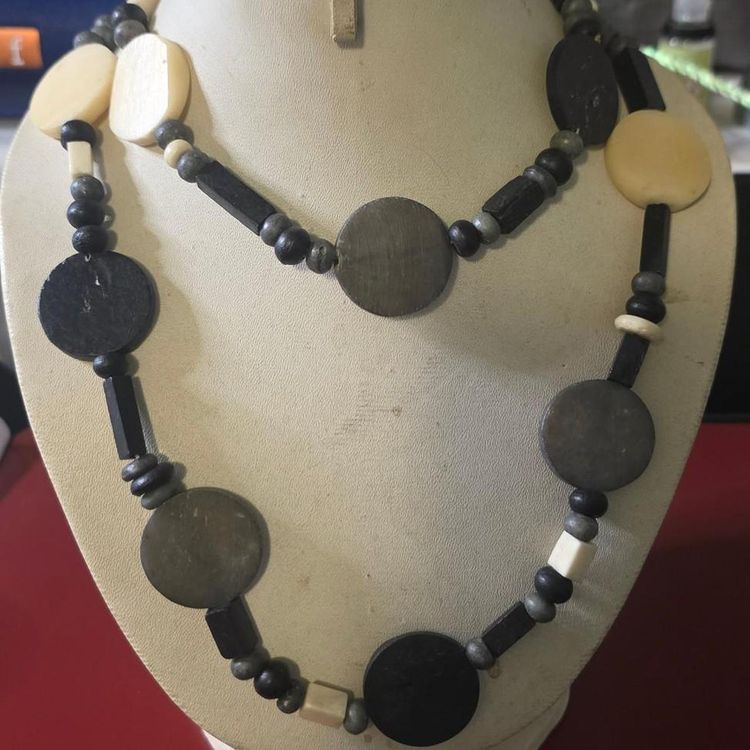 Immagine di Black And Beige Horn Beaded Necklace 5