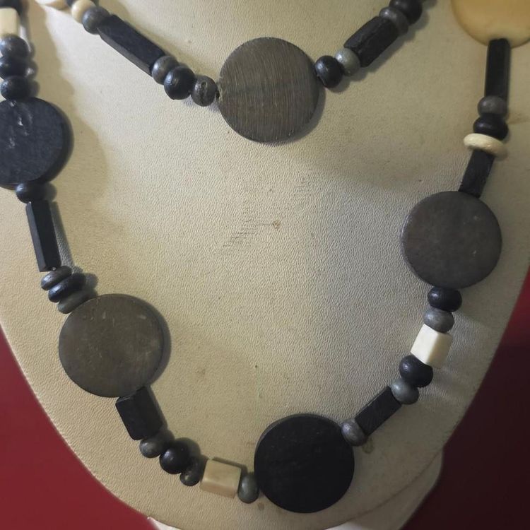 Immagine di Black And Beige Horn Beaded Necklace 6