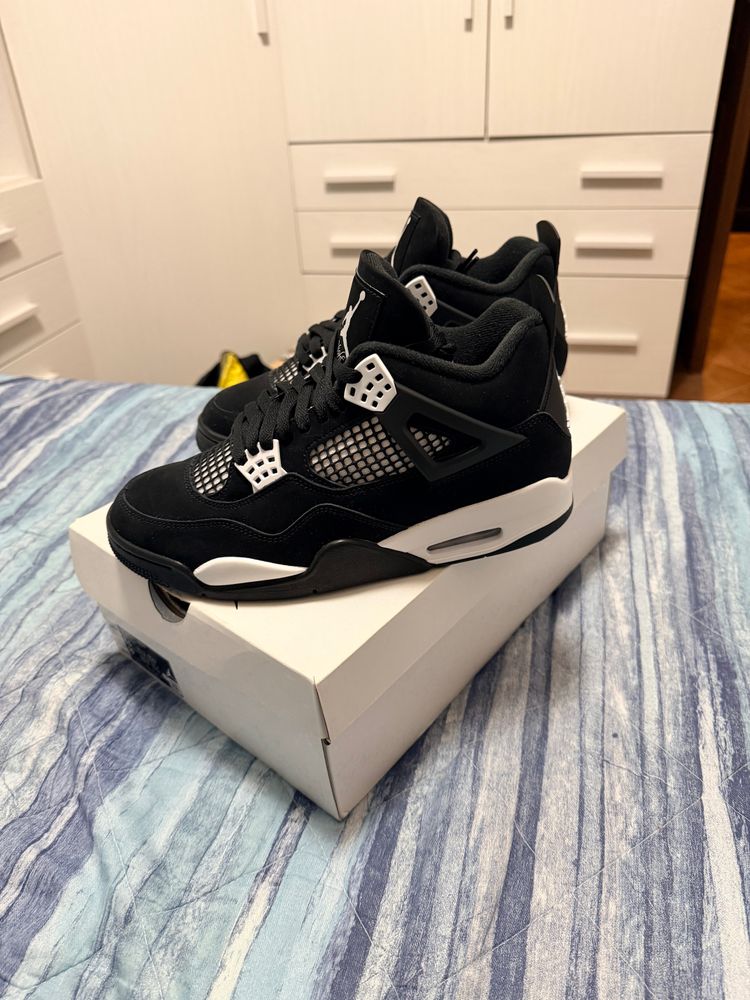 Air Jordan 4 Retro Sneakers image 1