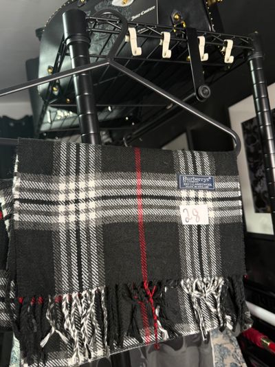 #28 £200RRP Black Vintage Burberry Scarf Lambswool