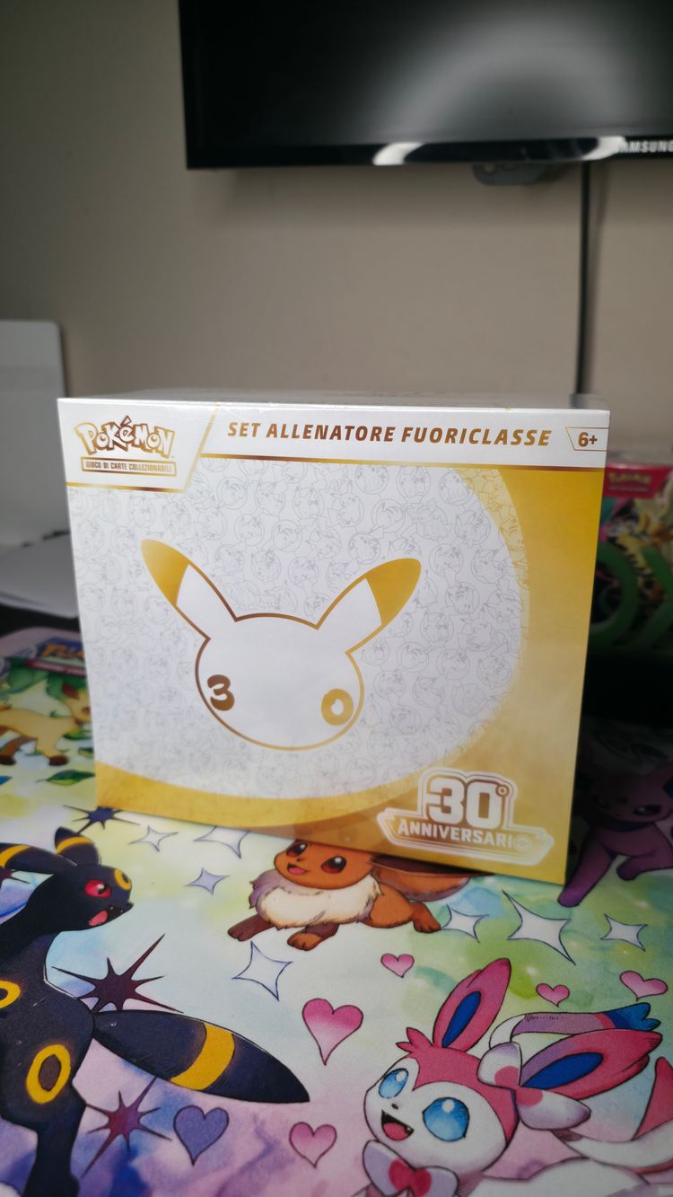 ​Pokemon ETB Set Allenatore Fuoriclasse 30° Anniversario Sigillato ITA image 1