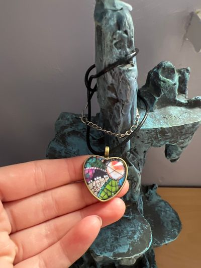 BRAND NEW HANDMADE GLASS HEART NECKLACE UNIQUE DESIGN