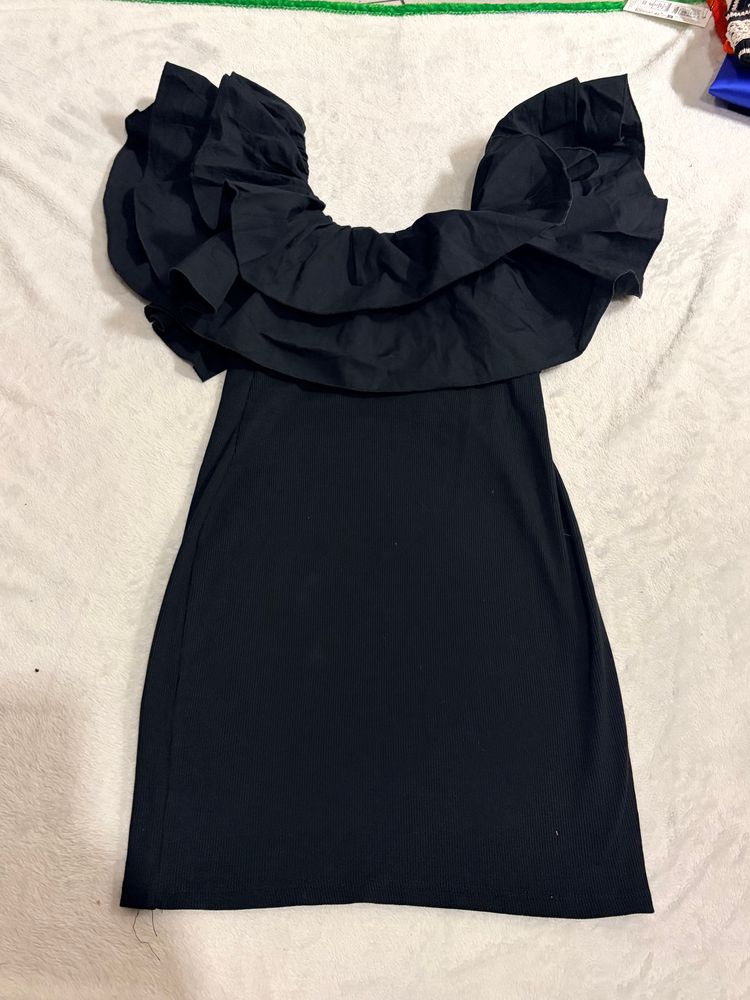 Zara Black Off-Shoulder /top  2