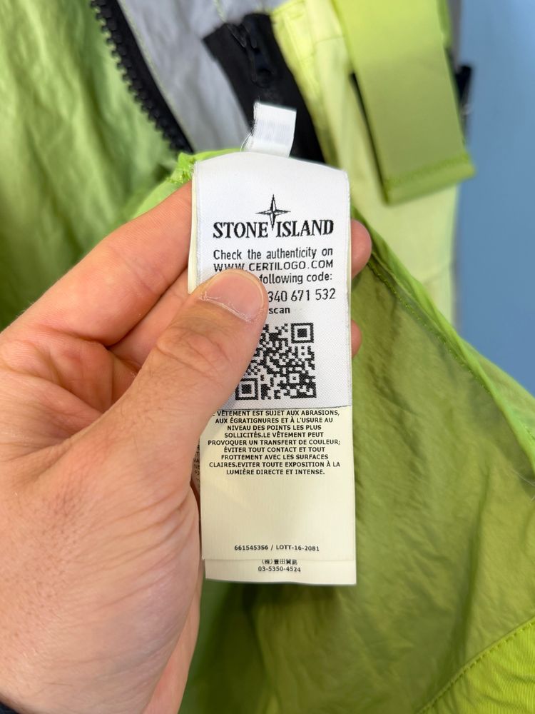 Immagine di Medium Stone Island Silver Green Plated Reflective Jacket Mussola Gommata Jacket 8