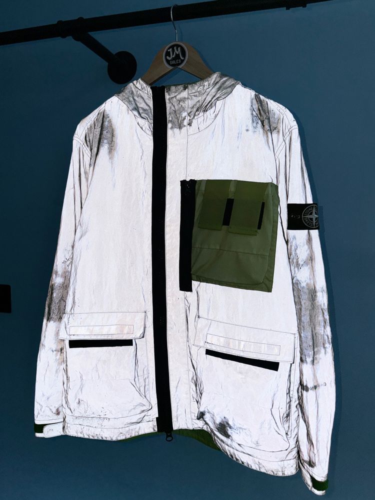 Immagine di Medium Stone Island Silver Green Plated Reflective Jacket Mussola Gommata Jacket 1