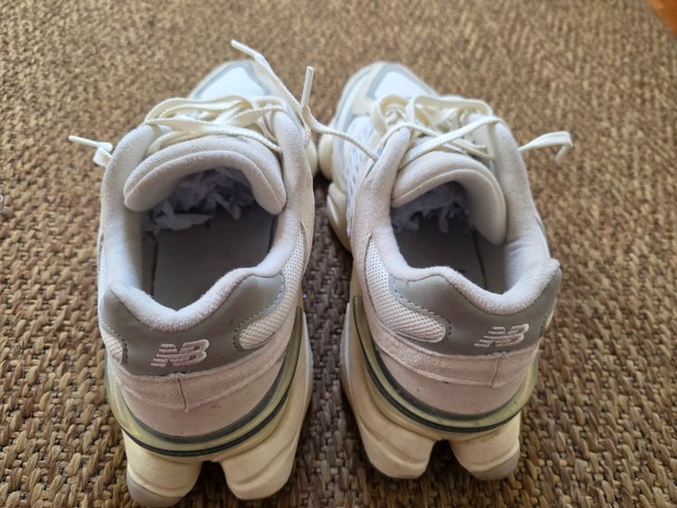New Balance 9060 Rain cloud/sea smoke, White colourway image 1
