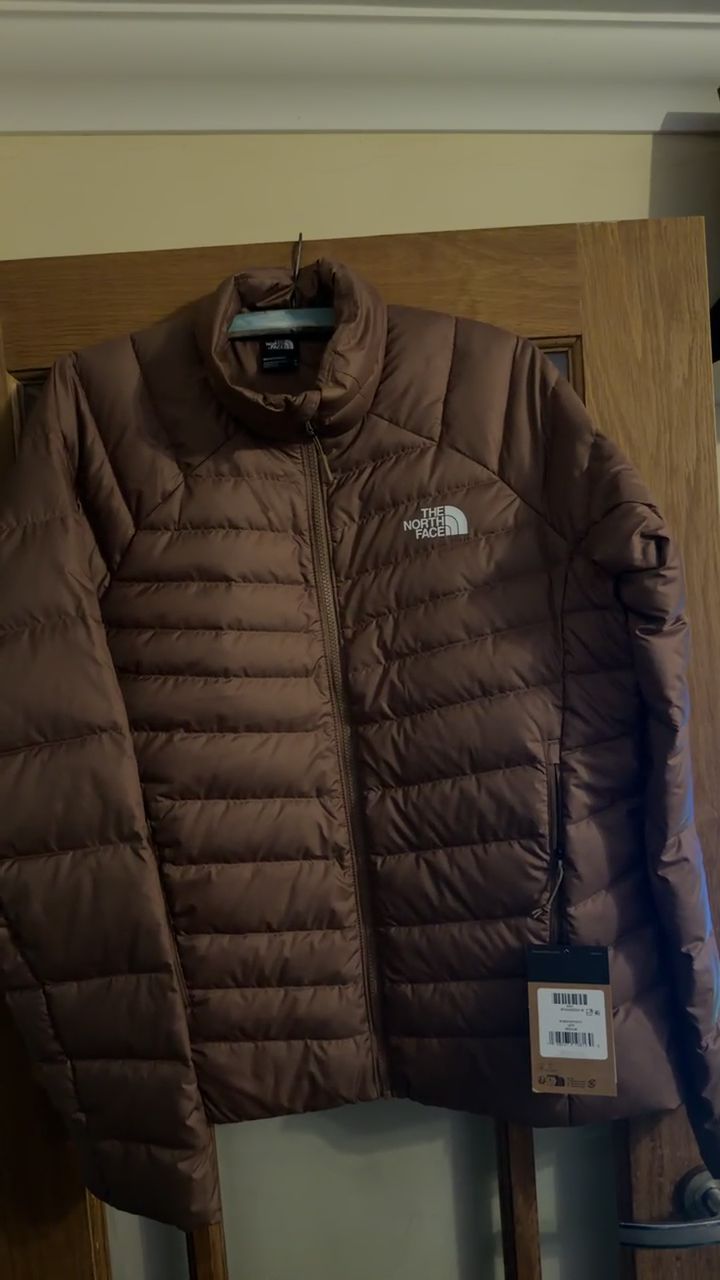 The North Face Puffer Jacket Latte Medium BNWT obraz 1