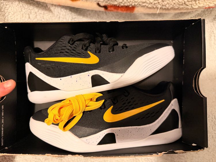 Nike Kobe Ix Low Em (Gs) Sneakers UK4 imagen 4