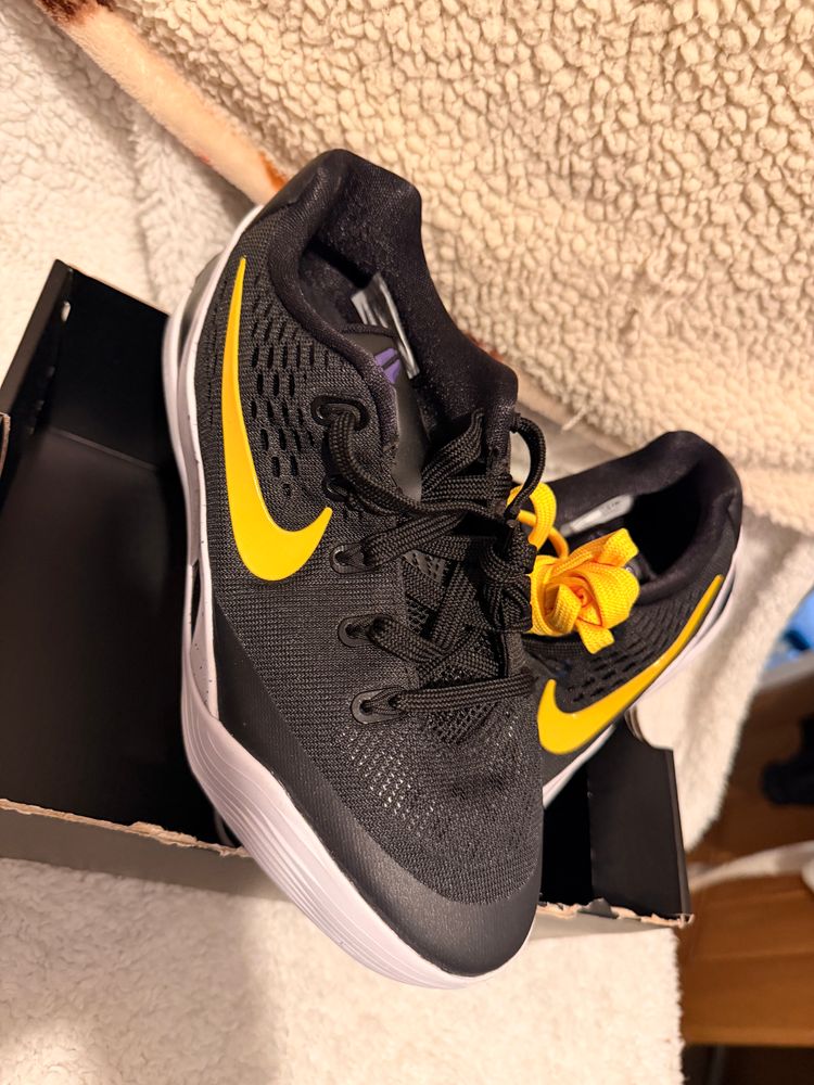 Nike Kobe Ix Low Em (Gs) Sneakers UK4 imagen 3
