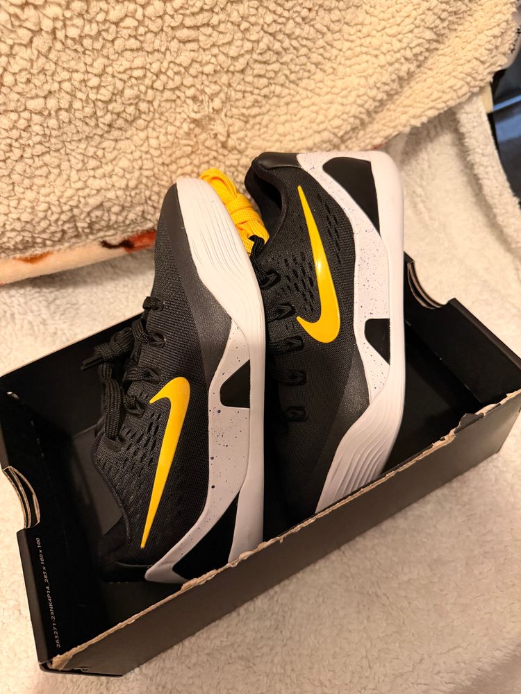 Nike Kobe Ix Low Em (Gs) Sneakers UK4