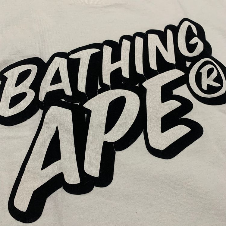 Bape Small Tee Graphic White A Bating Ape T-Shirt Vintage 90s imagen 2